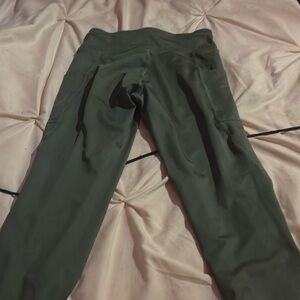 Green leggings with pockets